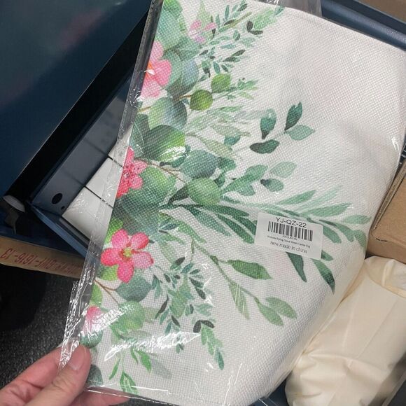 Spring Welcome Garden Flag: Spring Flower Yard Flag 12X18 Inch Floral Welcome - Picture 9 of 9